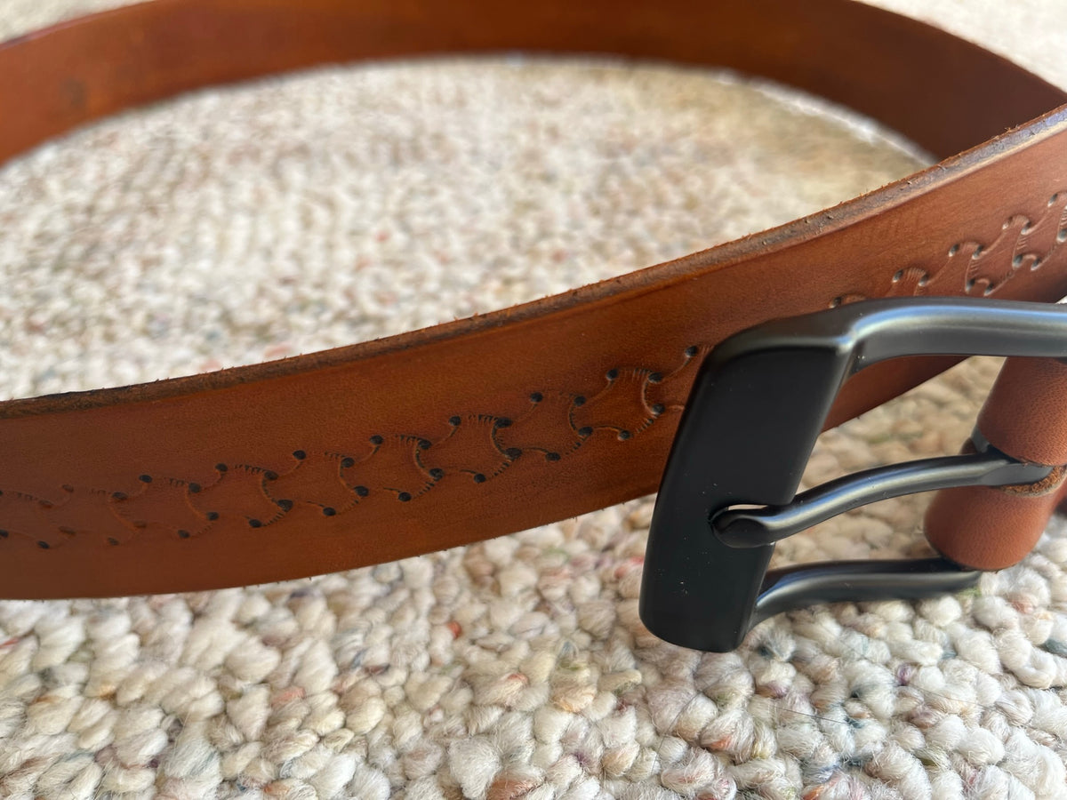 Spine-patterned leather belt 1 and 1/2 inch width