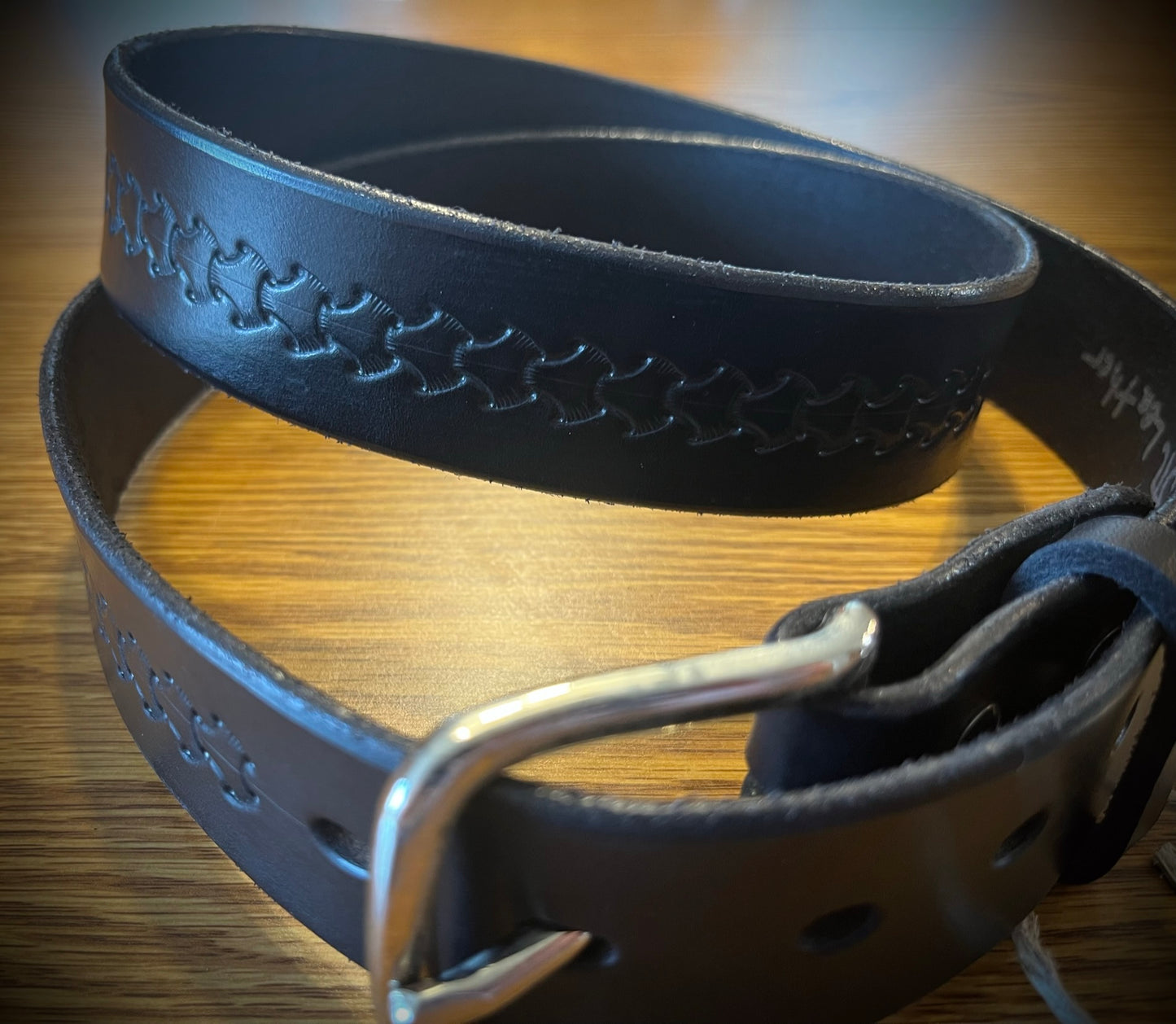 Spine-patterned leather belt 1 and 1/2 inch width