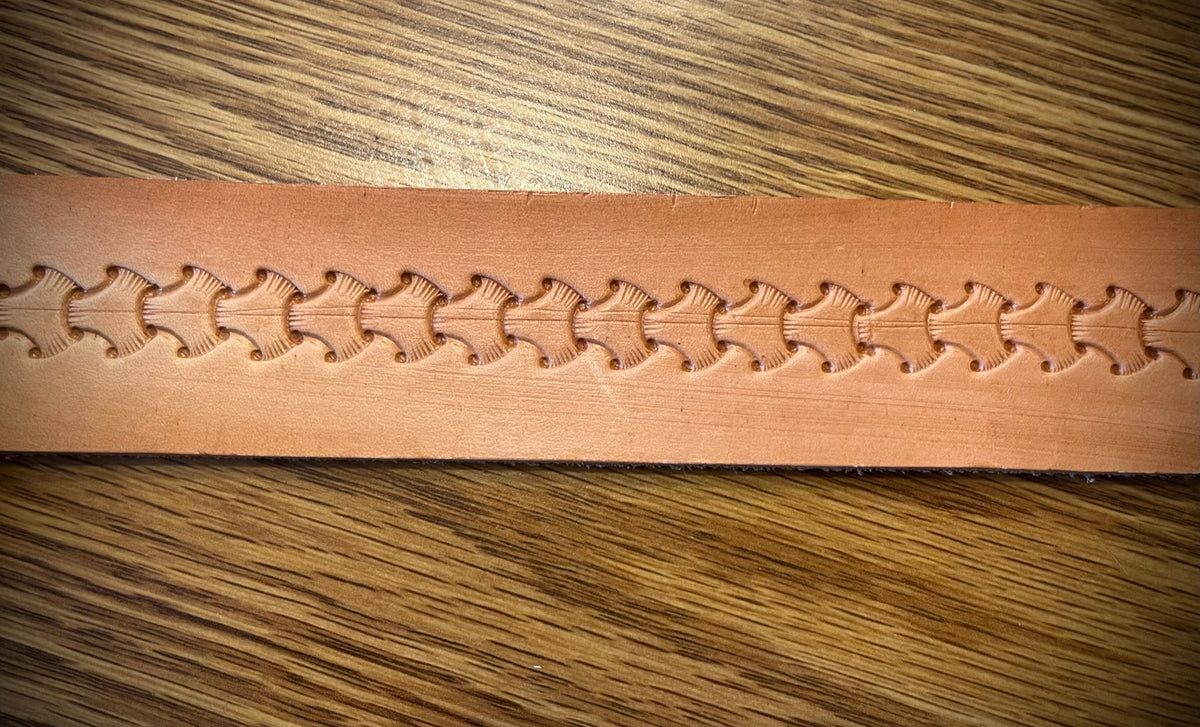 Spine-patterned leather belt 1 and 1/2 inch width